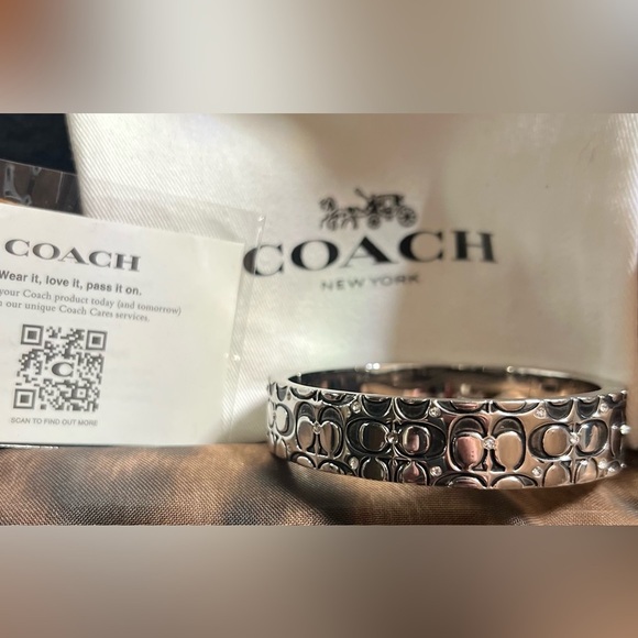 🔥🔥NWOT- AUTHENTIC-COACH-Silver-Tone Crystal Quilted C Bangle Bracelet🔥🔥 - Picture 14 of 14